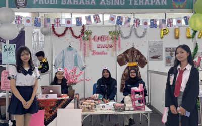 Cosplayers Meriahkan  Booth Bahasa Asing Terapan di Expo ODM SV Undip